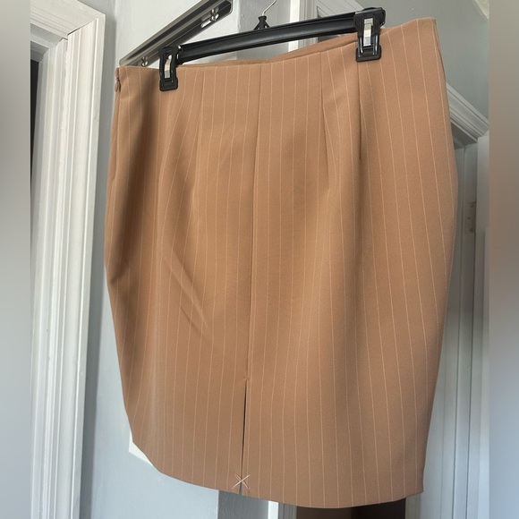 NWOT Express Editor High Waisted Pinstripe Pencil Skirt - Picture 9 of 9